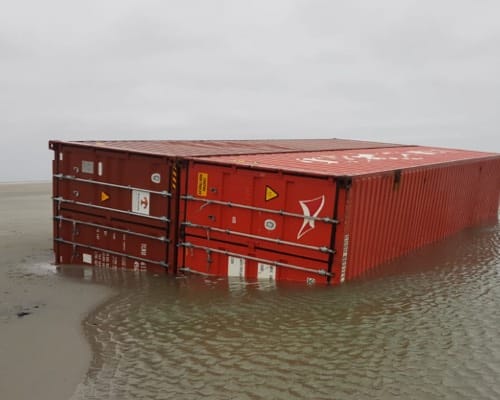 Verloren zeecontainers op het Wad
